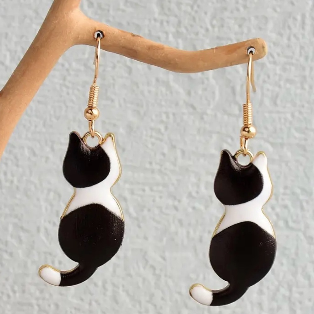 🐈 BLACK & WHITE CAT DANGLE EARRINGS